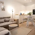 Comfortable Apartment, Year-round Pool Apartman